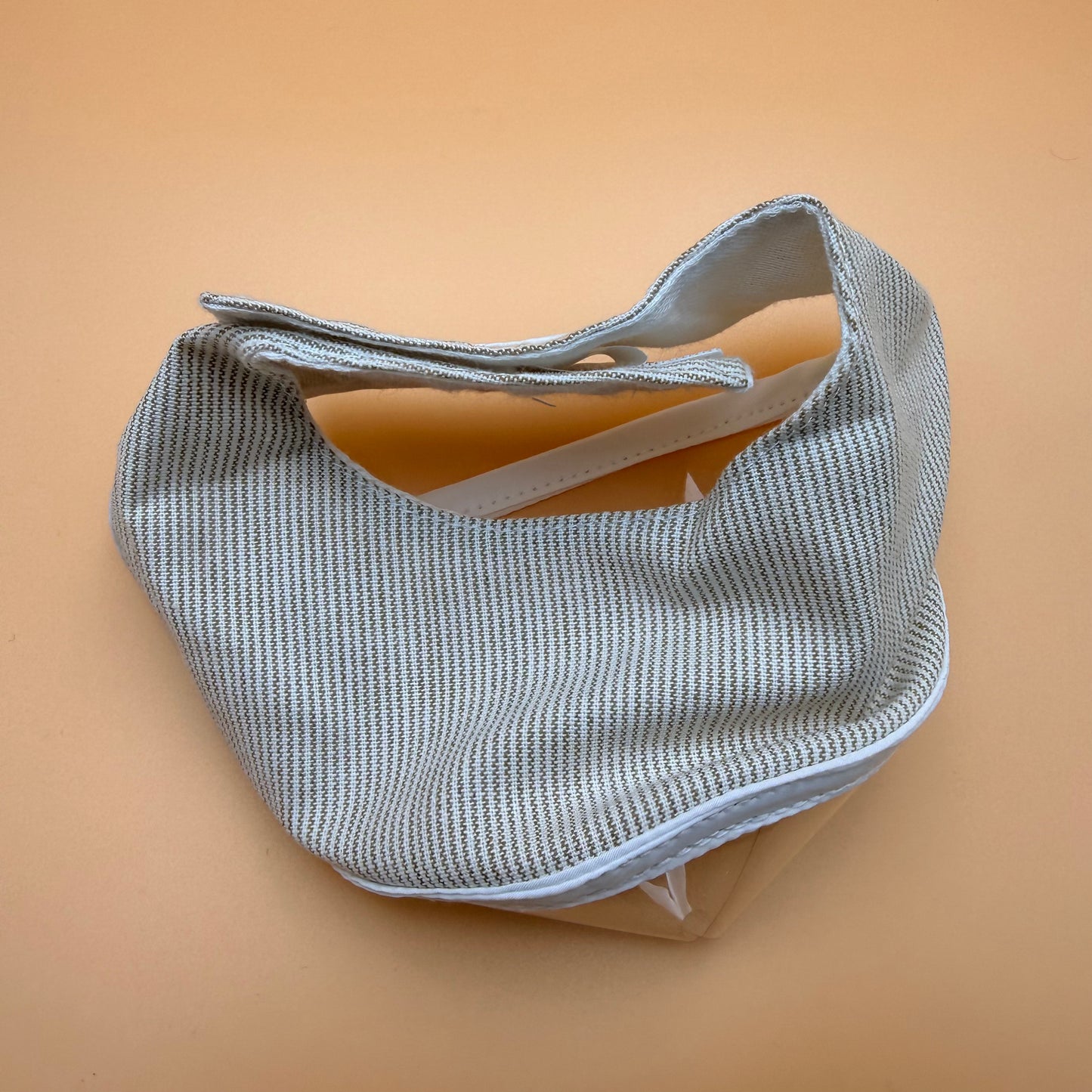 Grooming Muzzle for Cats – Safe, Breathable Restraint for Nail Trimming & Bathing