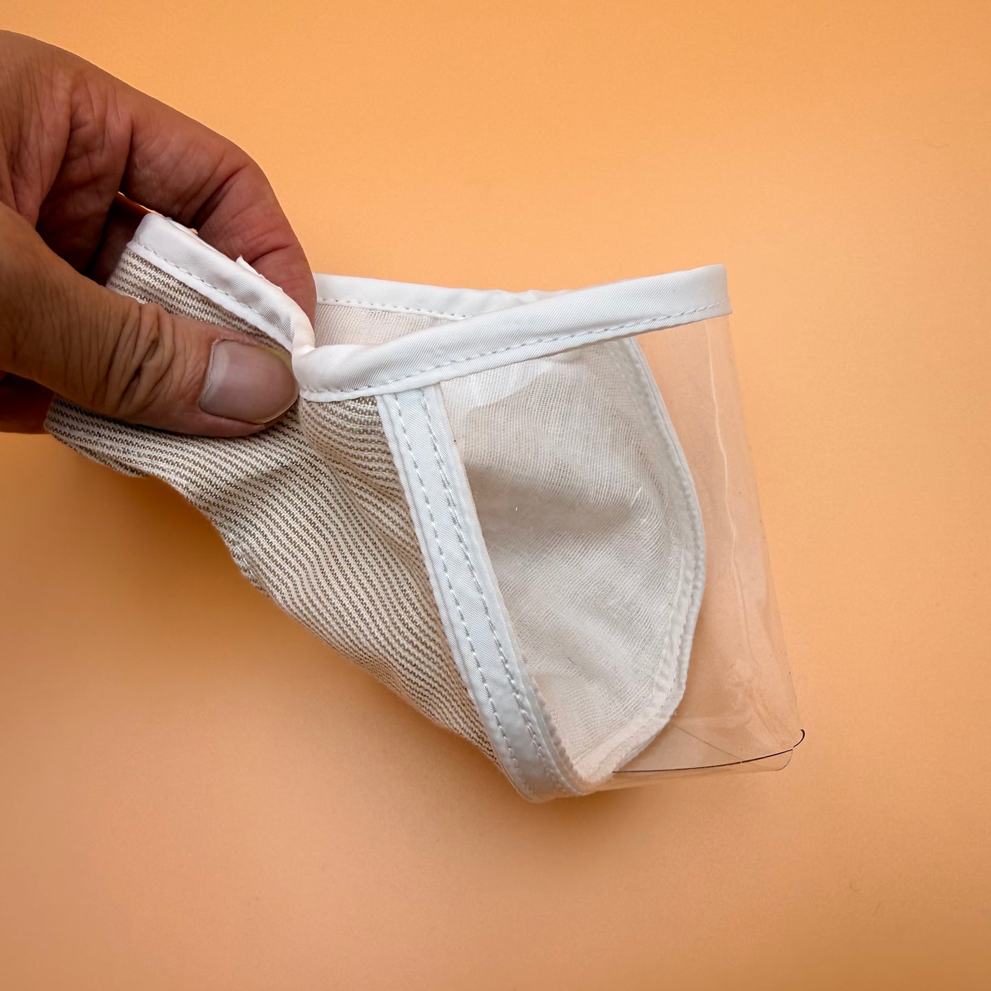 Grooming Muzzle for Cats – Safe, Breathable Restraint for Nail Trimming & Bathing