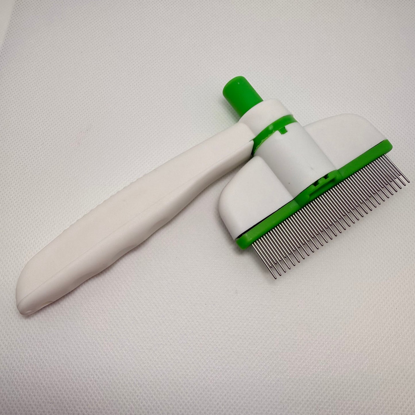 Deshedding Brush for Long & Short Haired Pets – Professional Grooming Tool